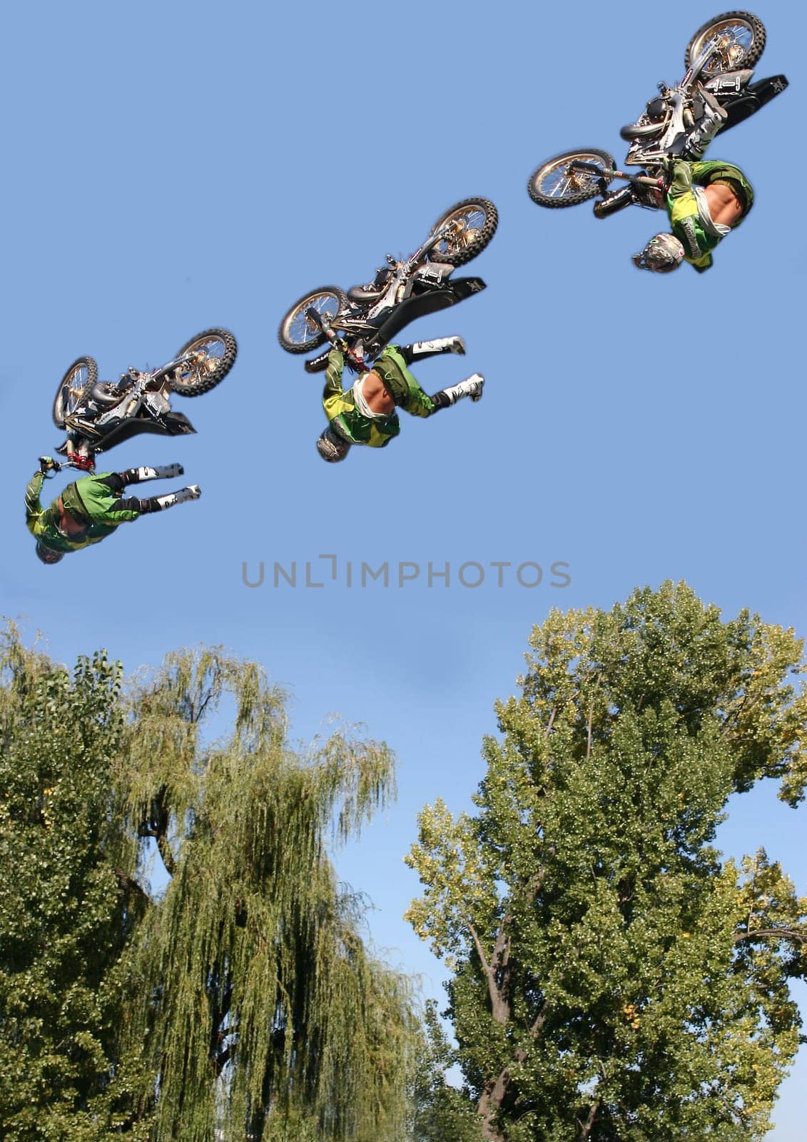 duedo and Boshi,especially for you .... Attention photomontage !!