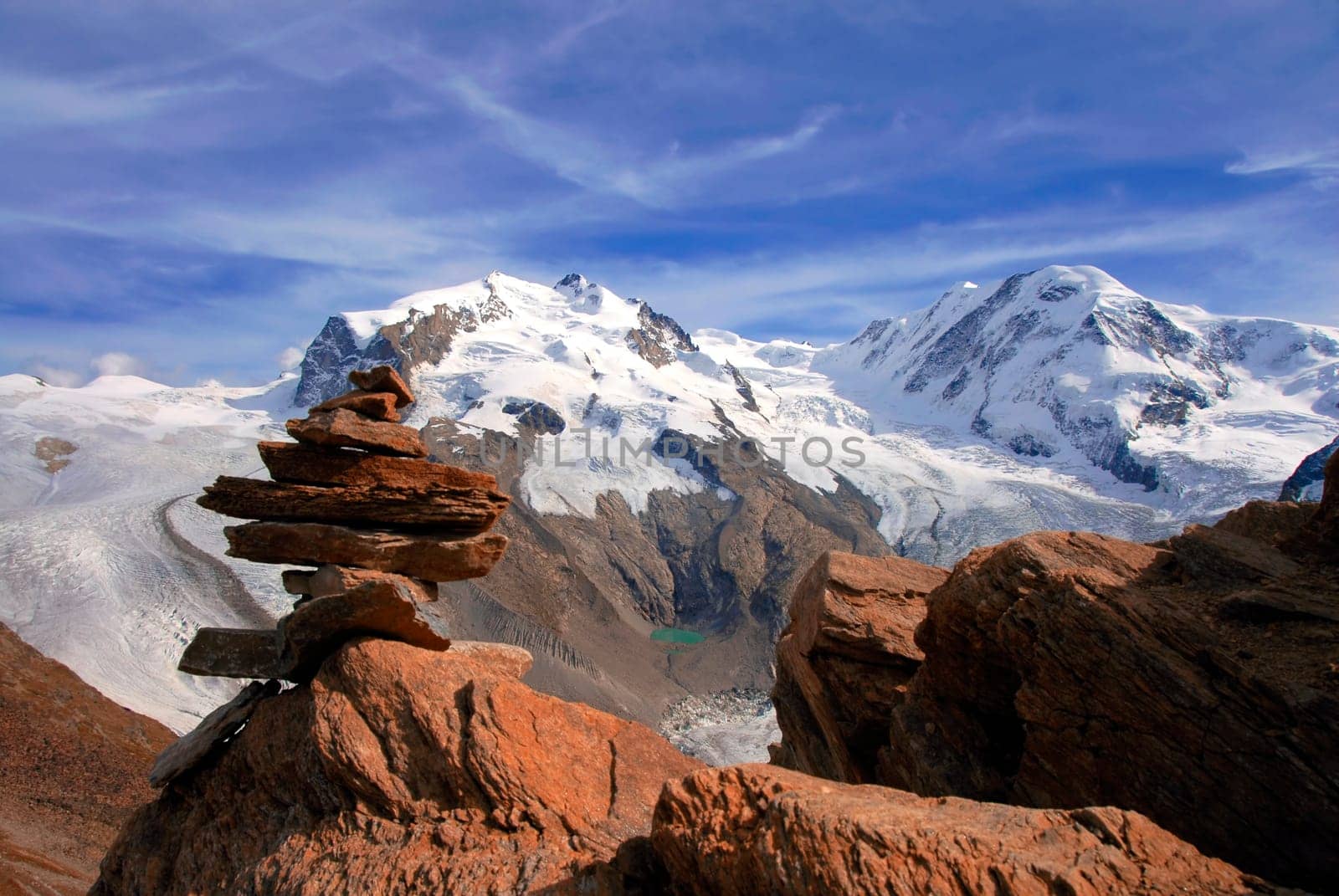 Monte Rosa is a mountain range in the Valais Alps,on the border between Switzerland and Italy. Its highest peak,the Dufourspitze,is the highest point in Switzerland and thus in the entire German-speaking world at 4,633.9 m above sea level.