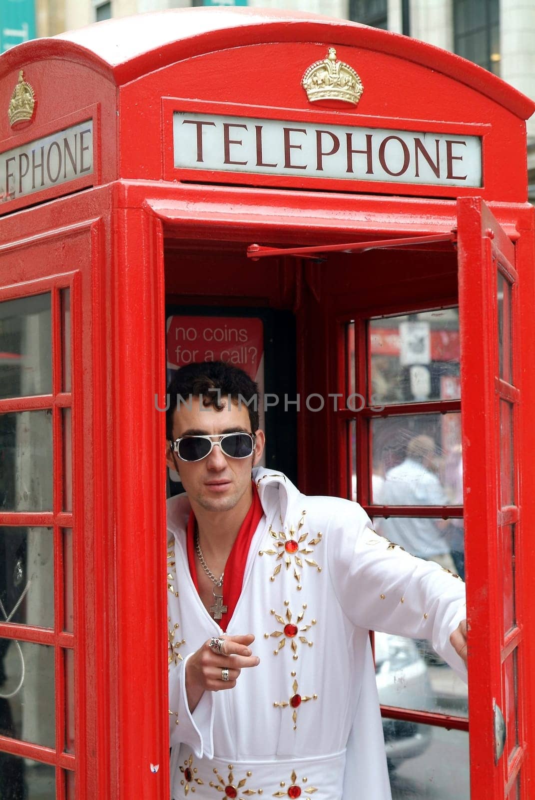 Steve Gärtner was invited to London as German Elvis in Sept.07 for a benefit concert for children with cancer. I was allowed to accompany him with my camera.