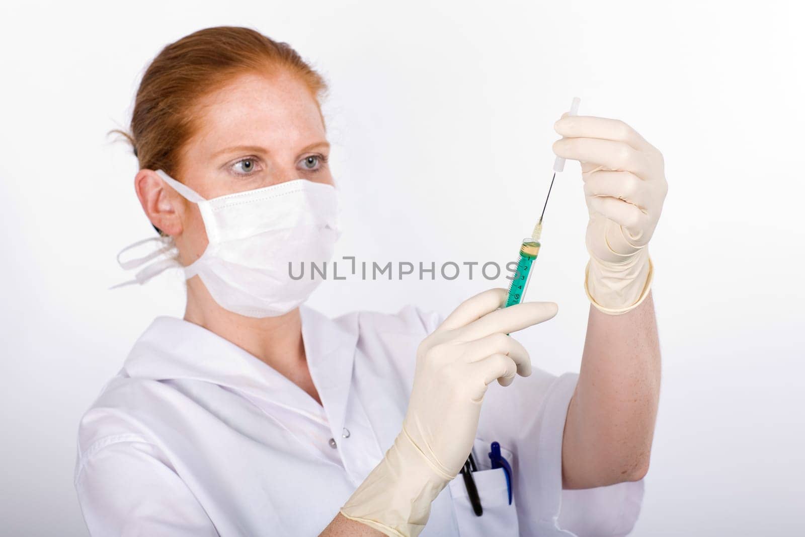 Removing the syringe from the protective cap