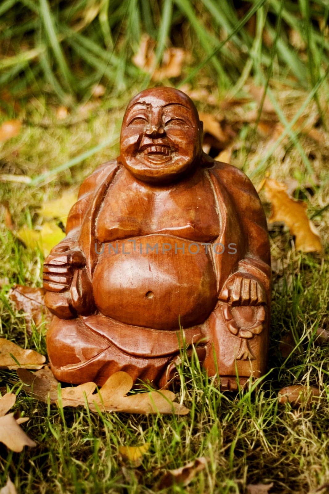 The Buddha had a disciple who asked him to talk about other things,namely,whether there is life after death,according to the origin of the sun,which is the origin of the world. If he didn't know that,the disciple said,the Buddha couldn't be the Buddha.