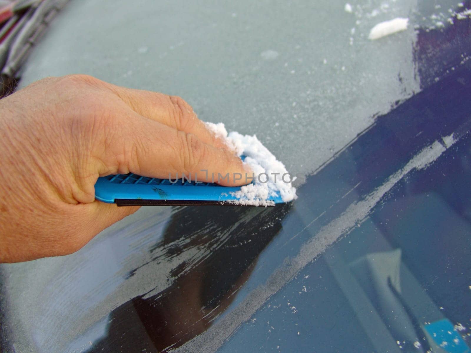 Ice scraper