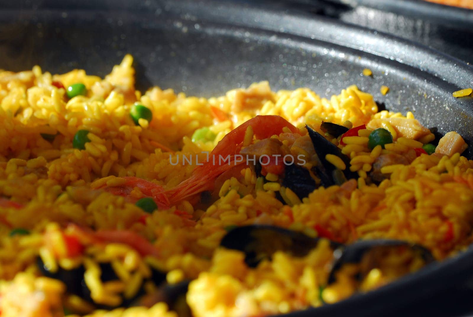 Paella pan