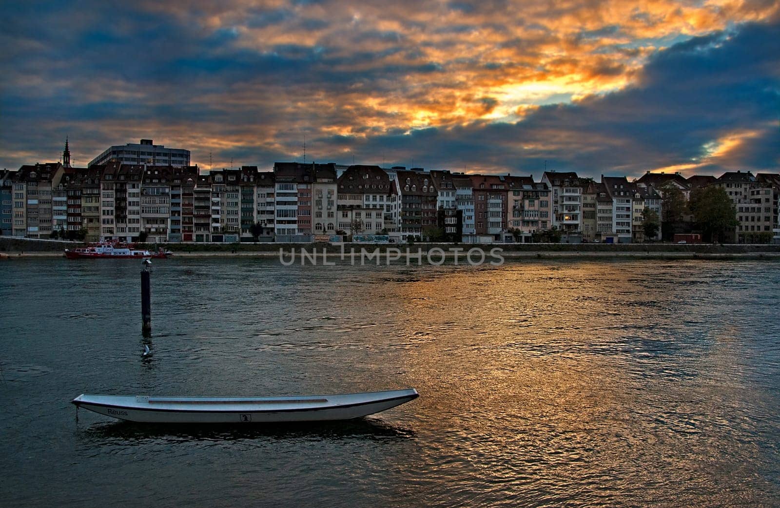 My Heiweg tonight on the Rhine,cold,melancholic,atmospheric