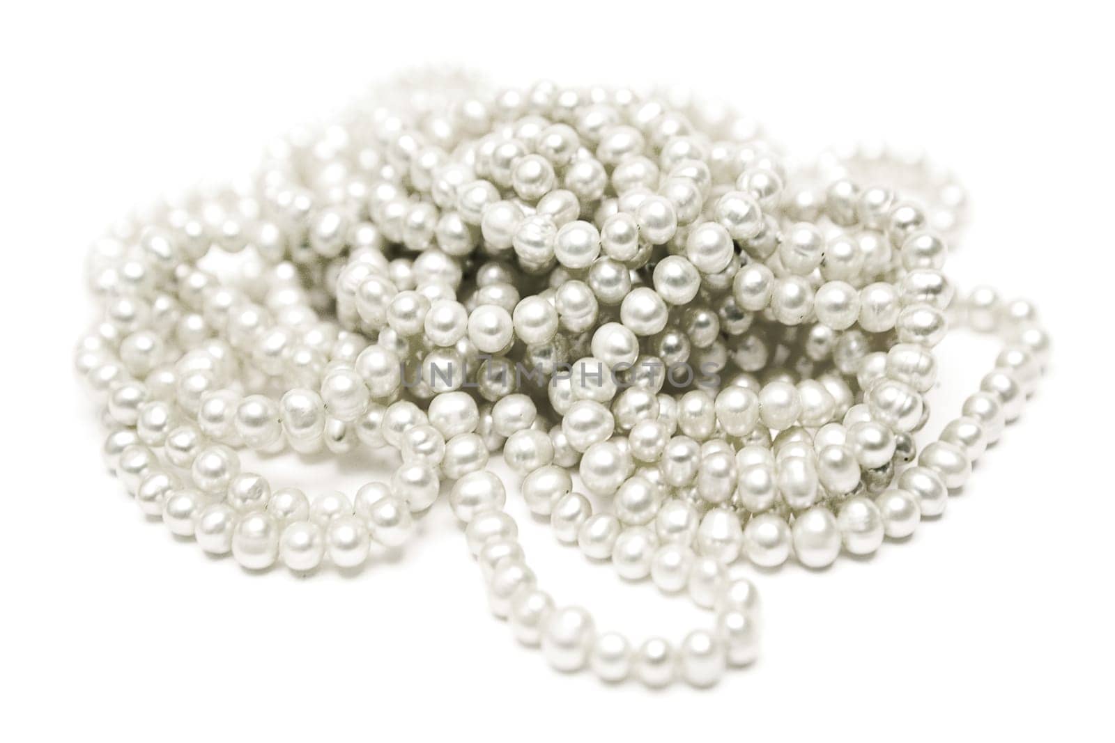 Elegant pearl necklace