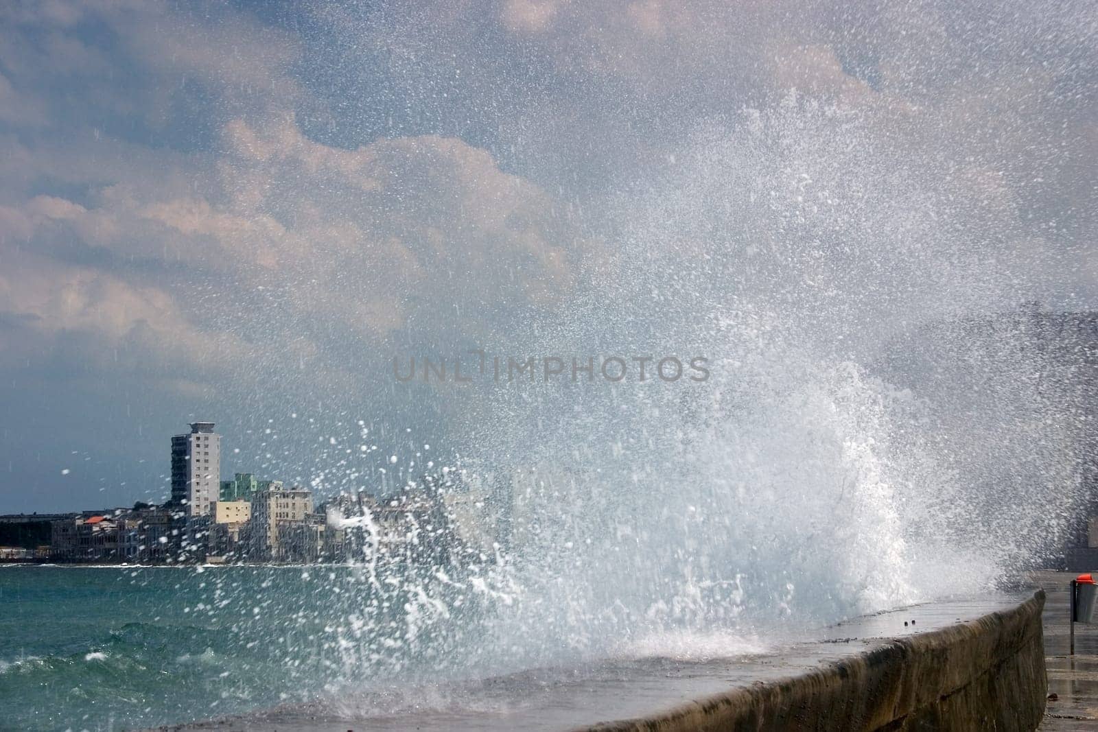 ... this wave ends here - PLEASE DON'T CONTINUE SURFING!!     The Atlantic Ocean crashes its waves with force against the Malecón in Havana/Cuba. Therefore,such waves are also called breakers. :-)