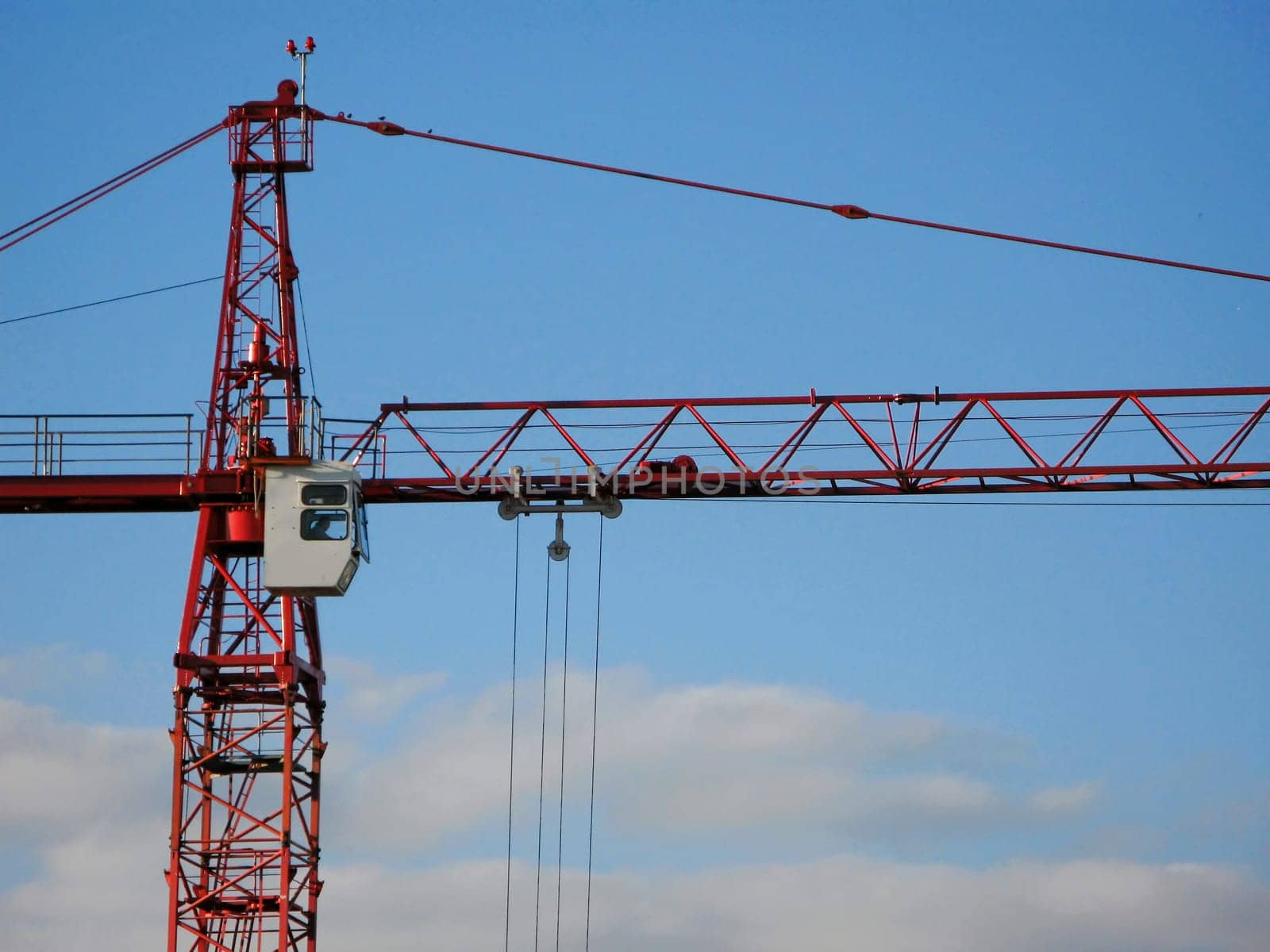 BUILDING CRANE