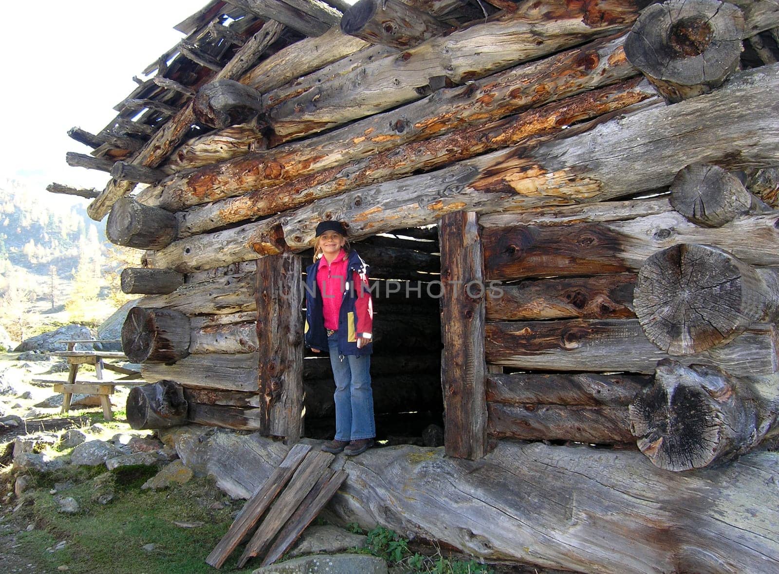 Lisa investigates an old house.