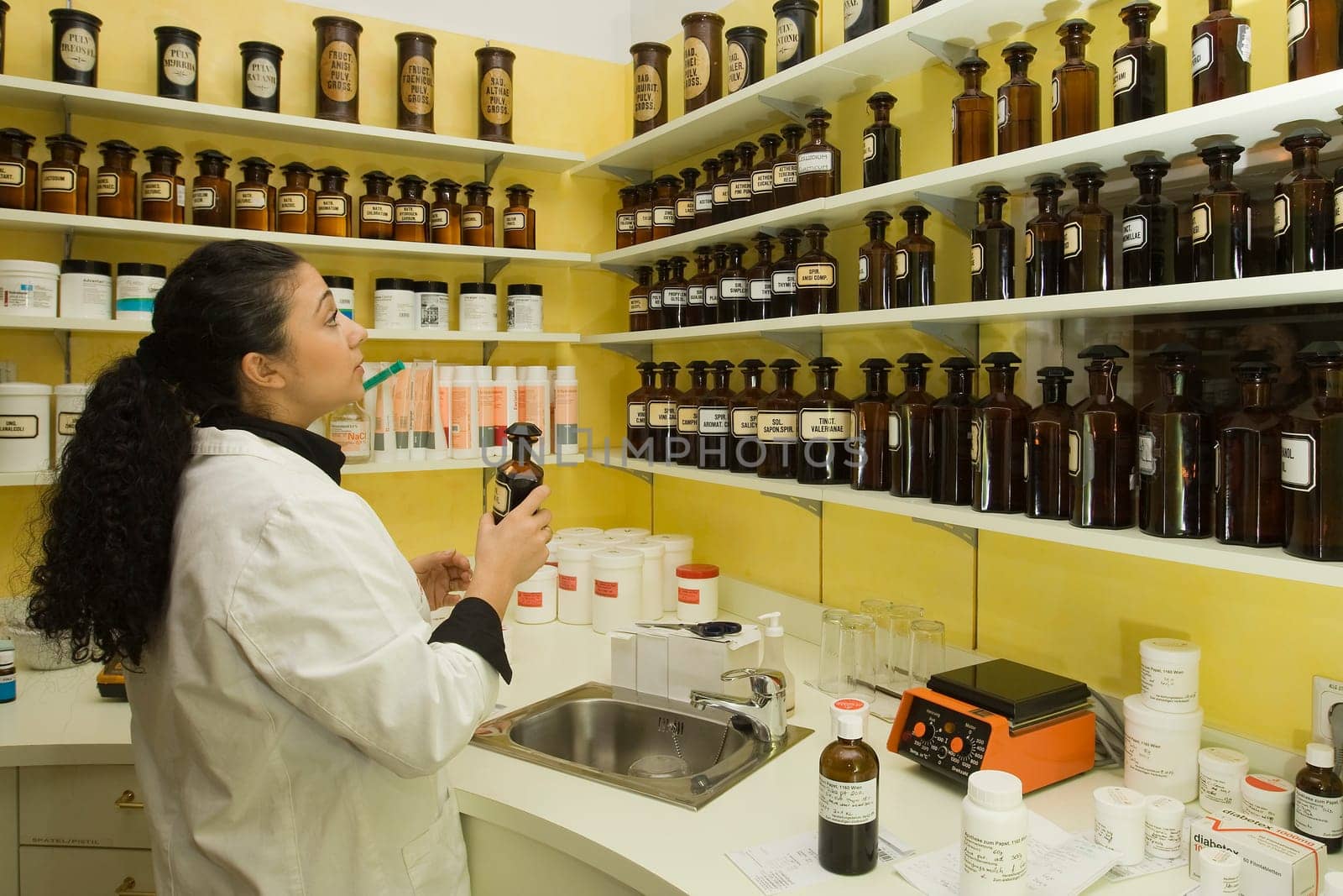 Apothecary vessels