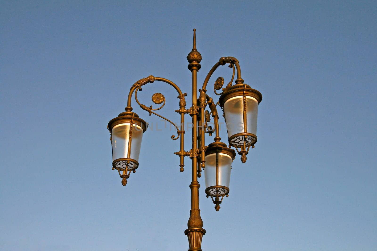 Lazise,lantern on the waterfront