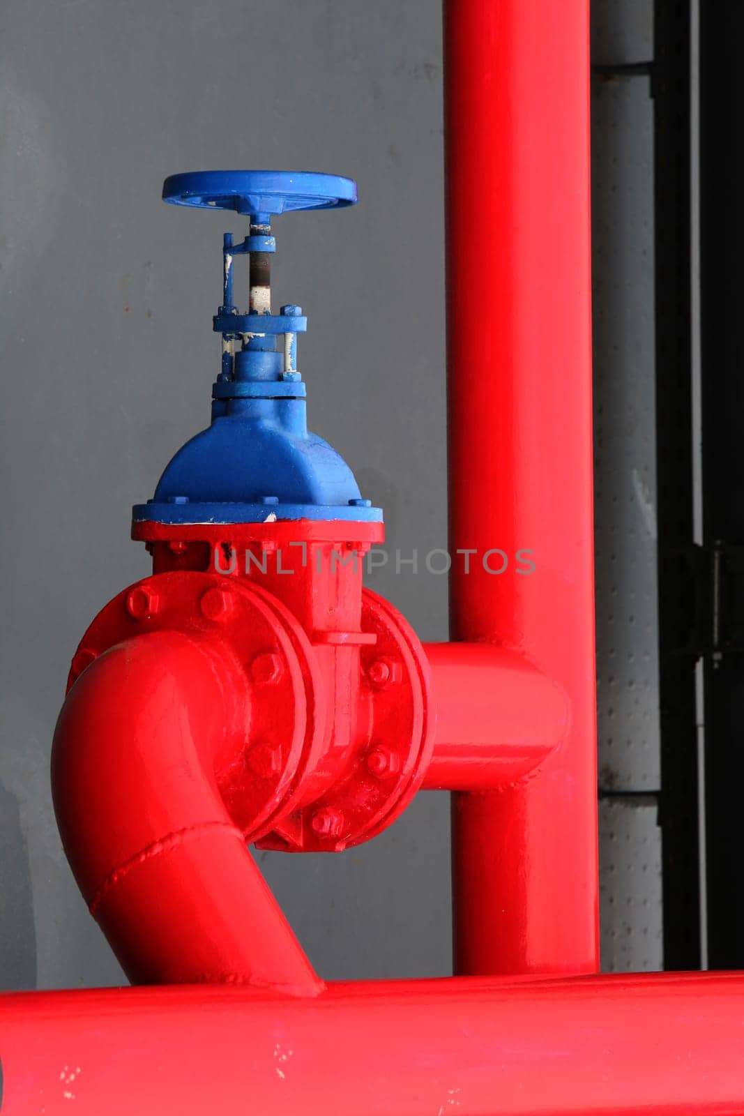 Pipelines on an inland waterway vessel