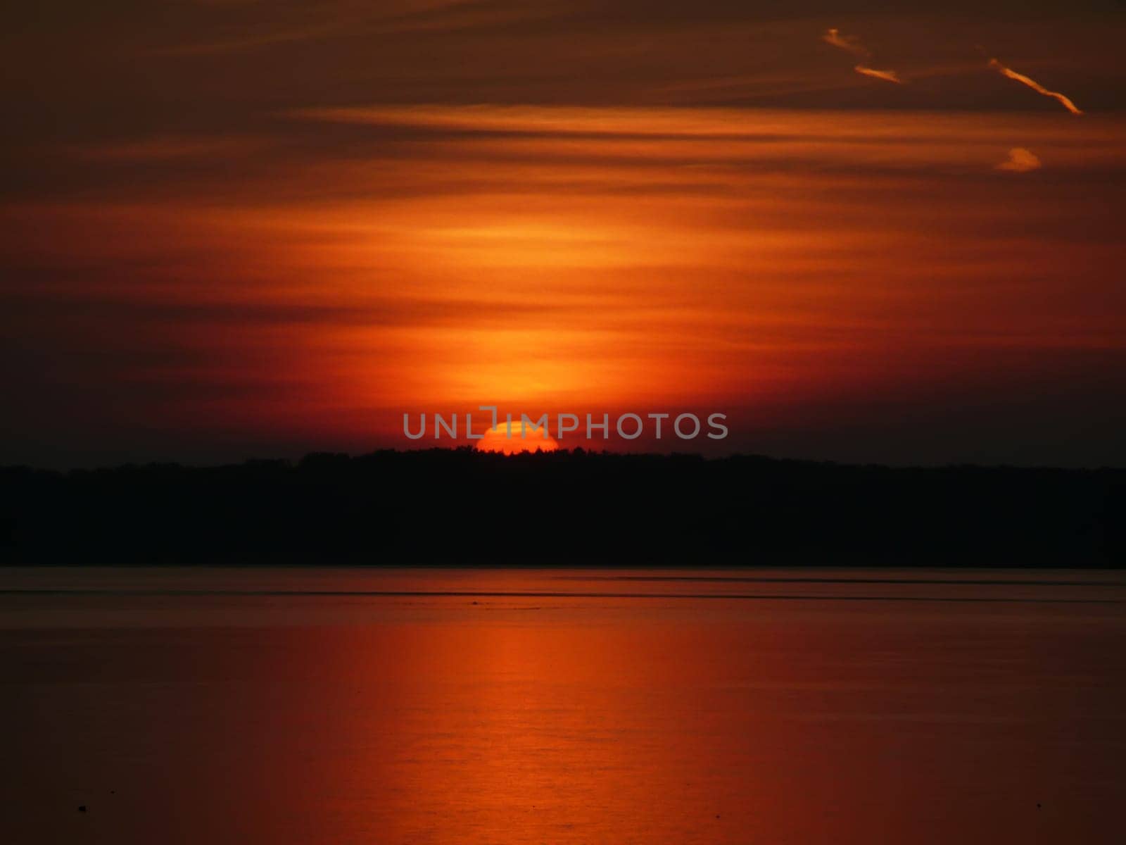 sunset or (sunset beach) or (sunset nature) or (sunset skyline)