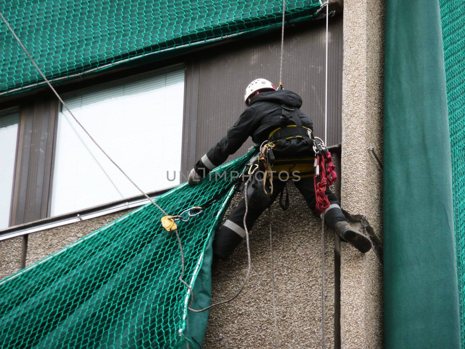 Facade climber