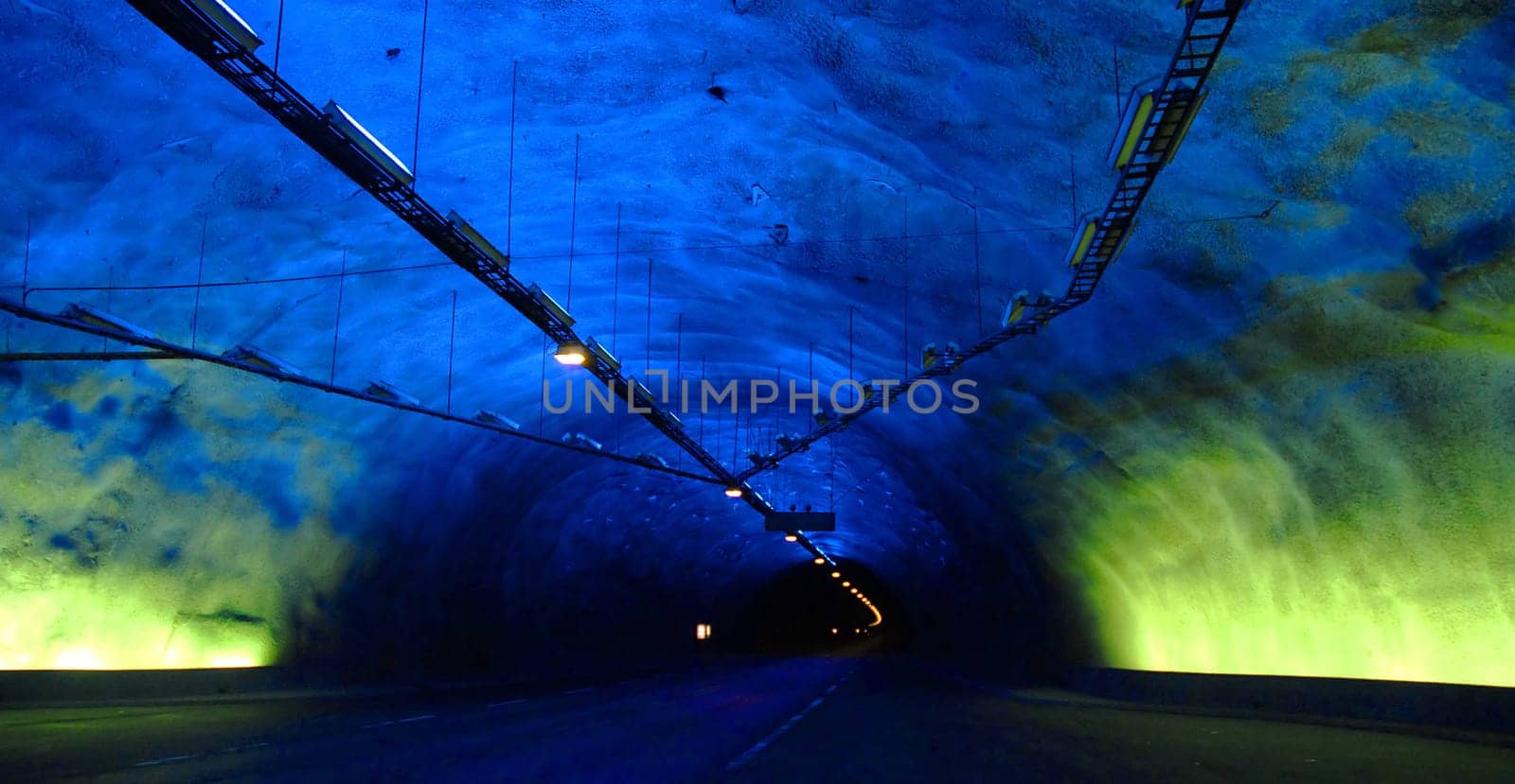 The Norwegians are very good at building tunnels. But I rarely found one of the tunnels as impressive as this one. It is the longest road tunnel in the world,located on the route between Bergen and Oslo. It is located in the Laerdal Tunnel and is 25