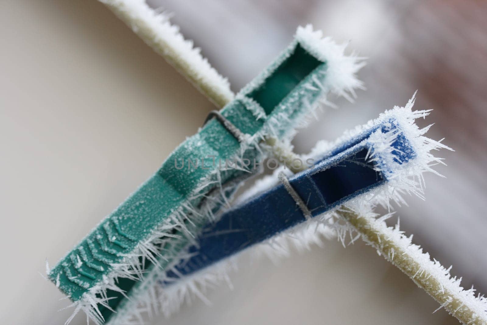 Wintertime - Frozen Brackets