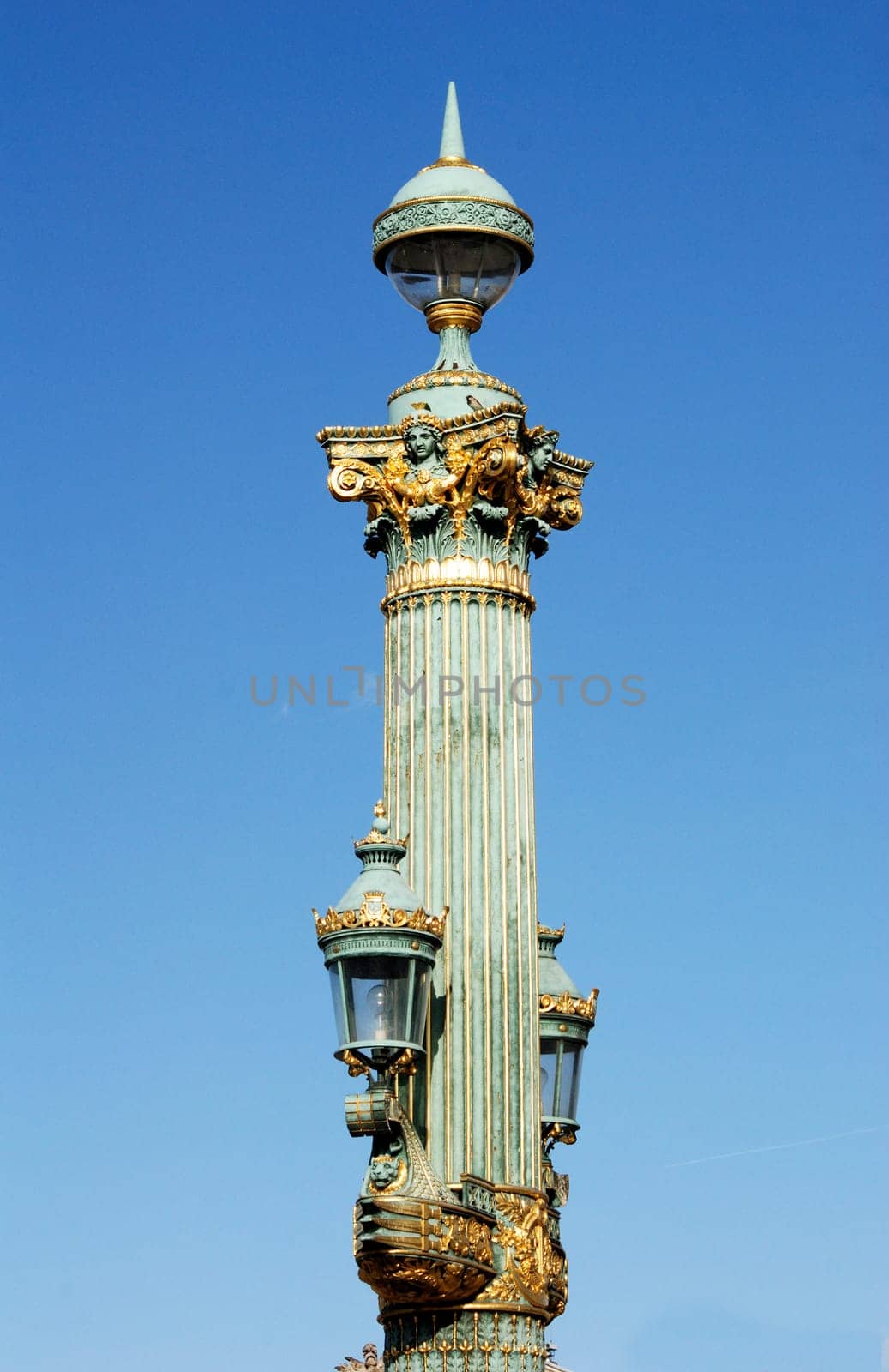 Lantern at Place de la concorde - Paris