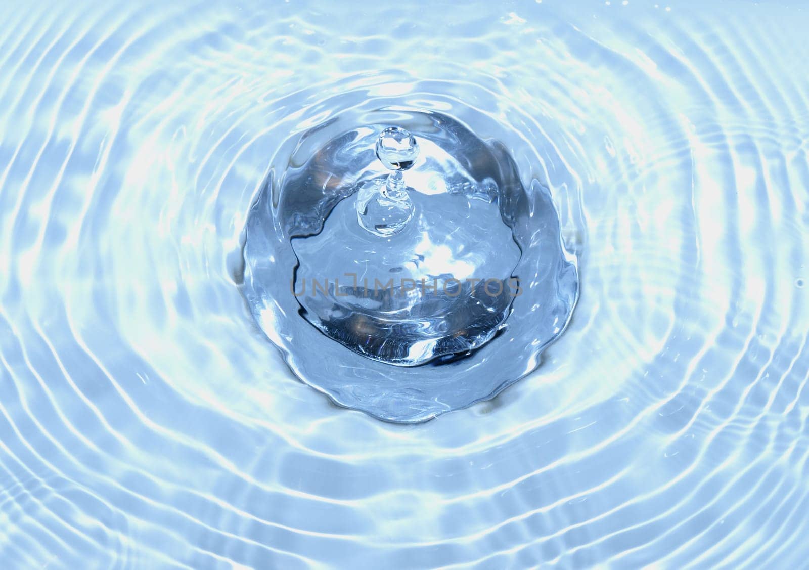 (water splash) or water or (water glass) or (water liquid) or (water clean)