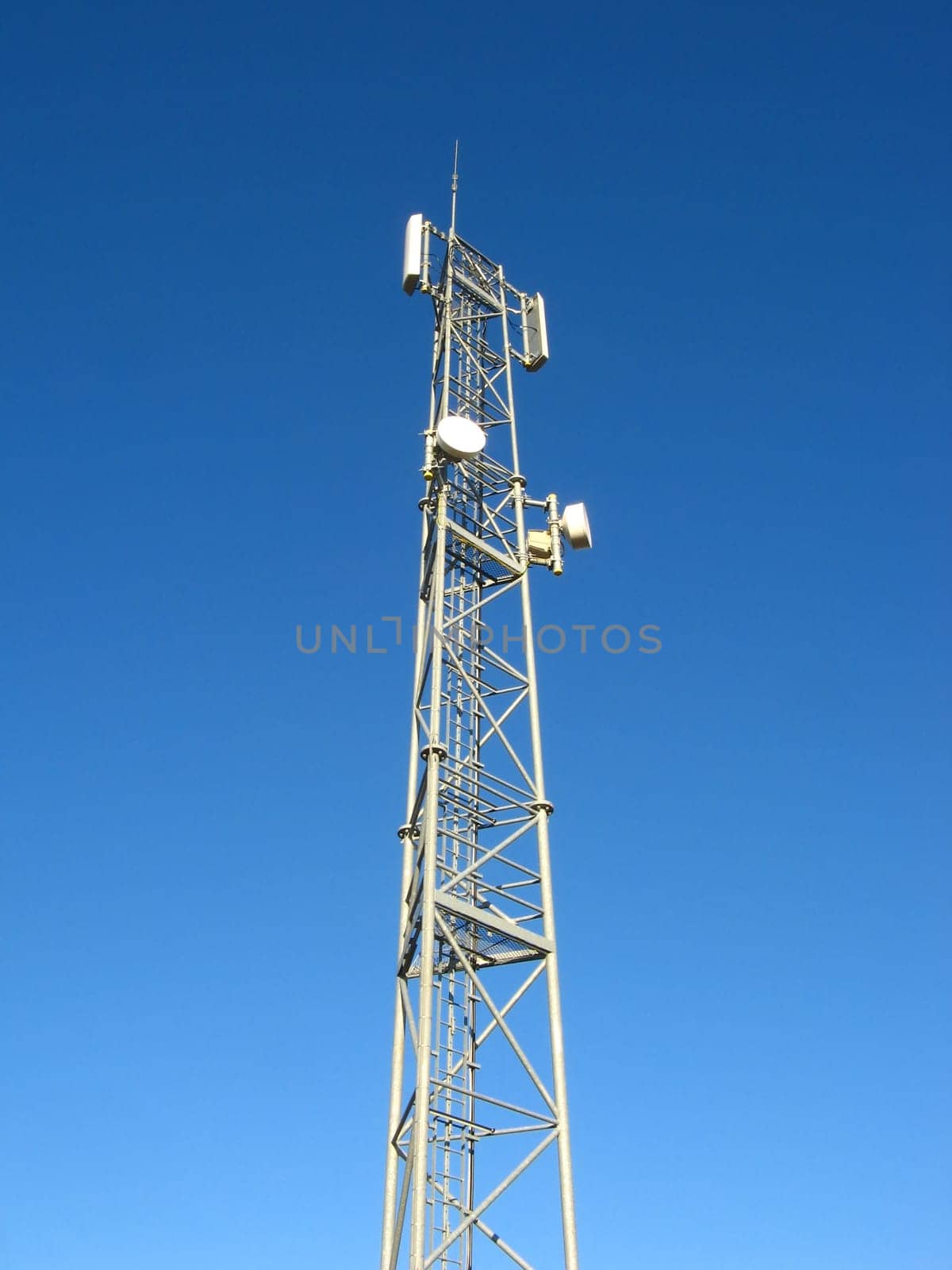 Pylon with antennas