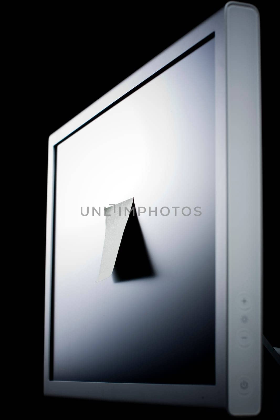 Flat screen and note