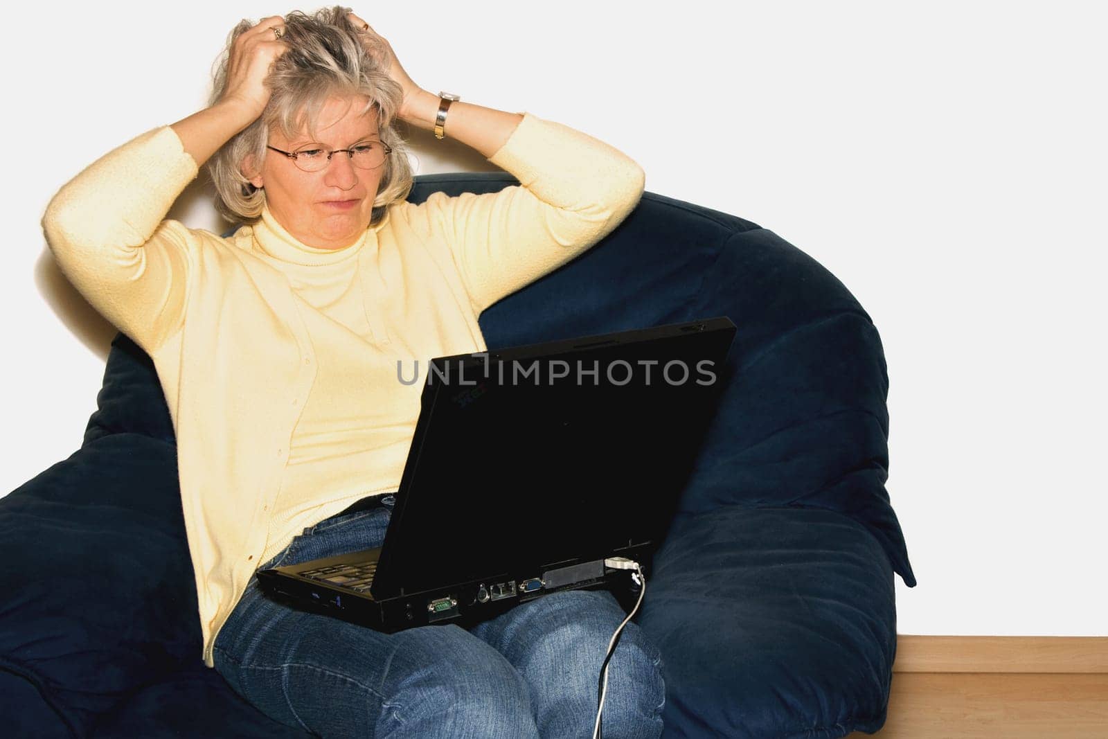 Woman with laptop pulls her hair out -