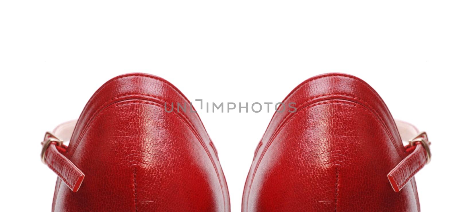 2 red shoes