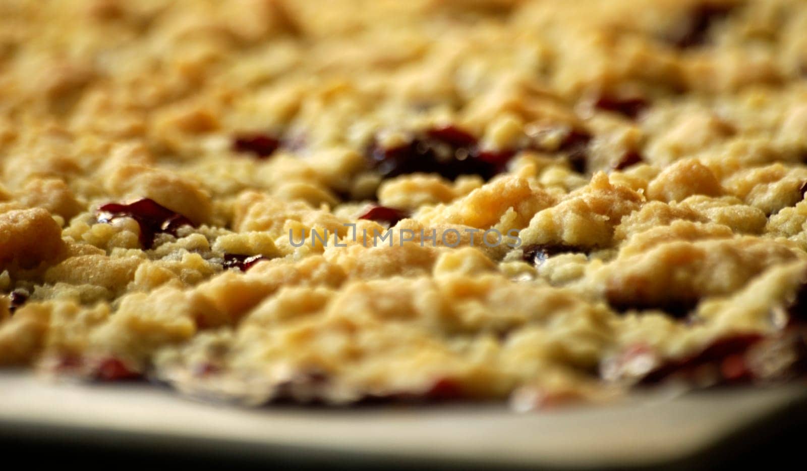 Cherry crumble cake