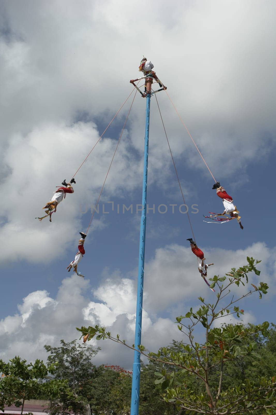 Traditional Mayan rope demonstration