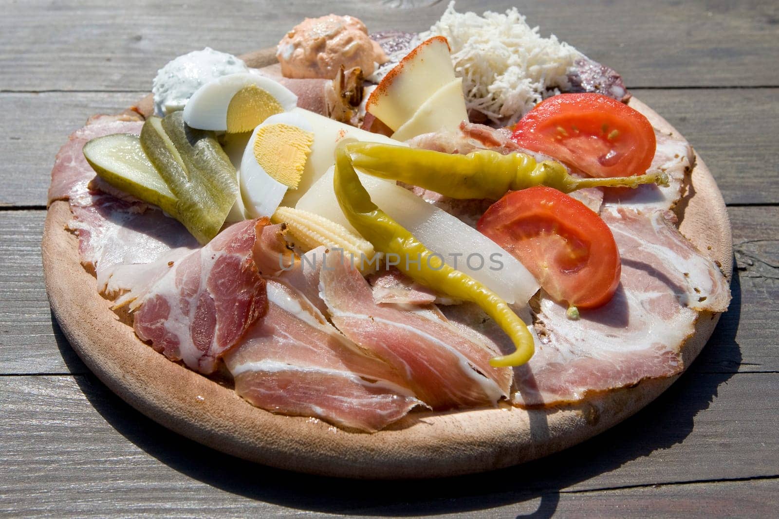 Brettljause garnished