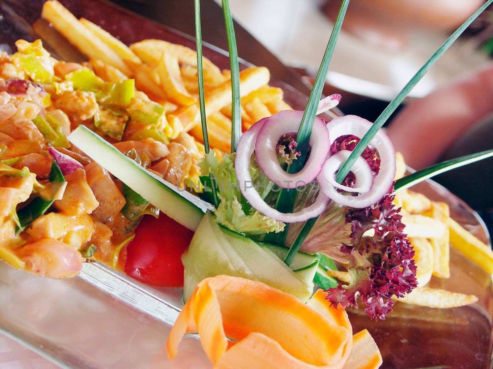 Chicken mixture, chips and vegetable