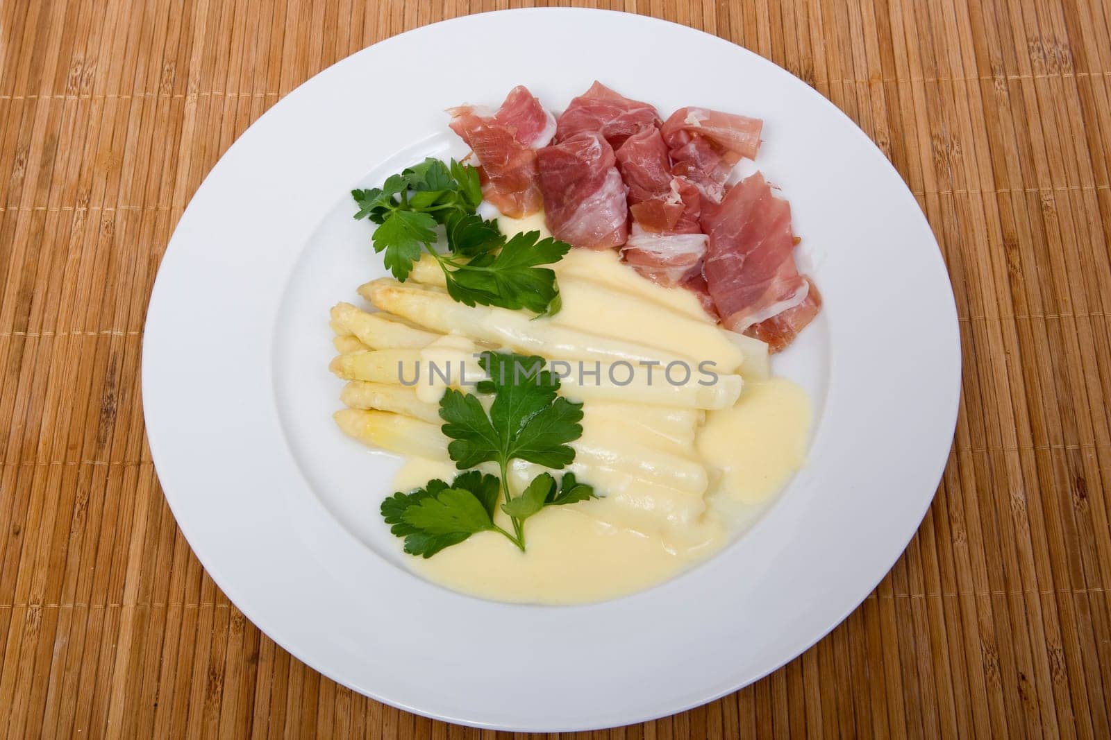 White asparagus with hollondaise sauce