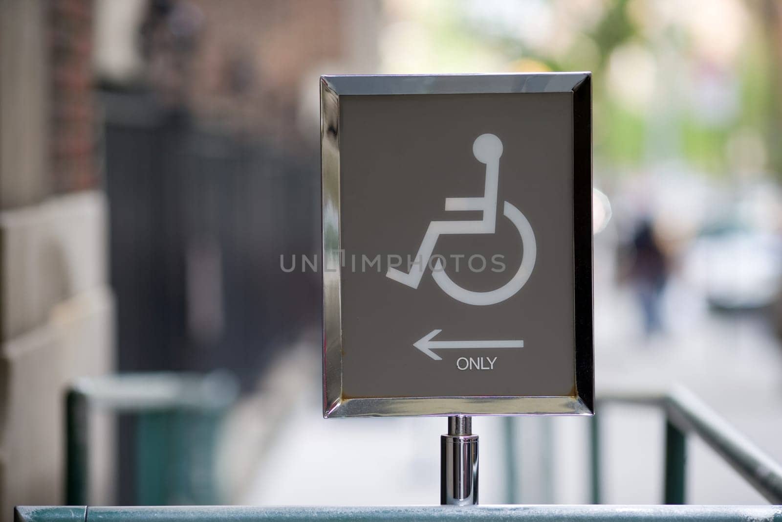 Hiweisschild Wheelchair Users