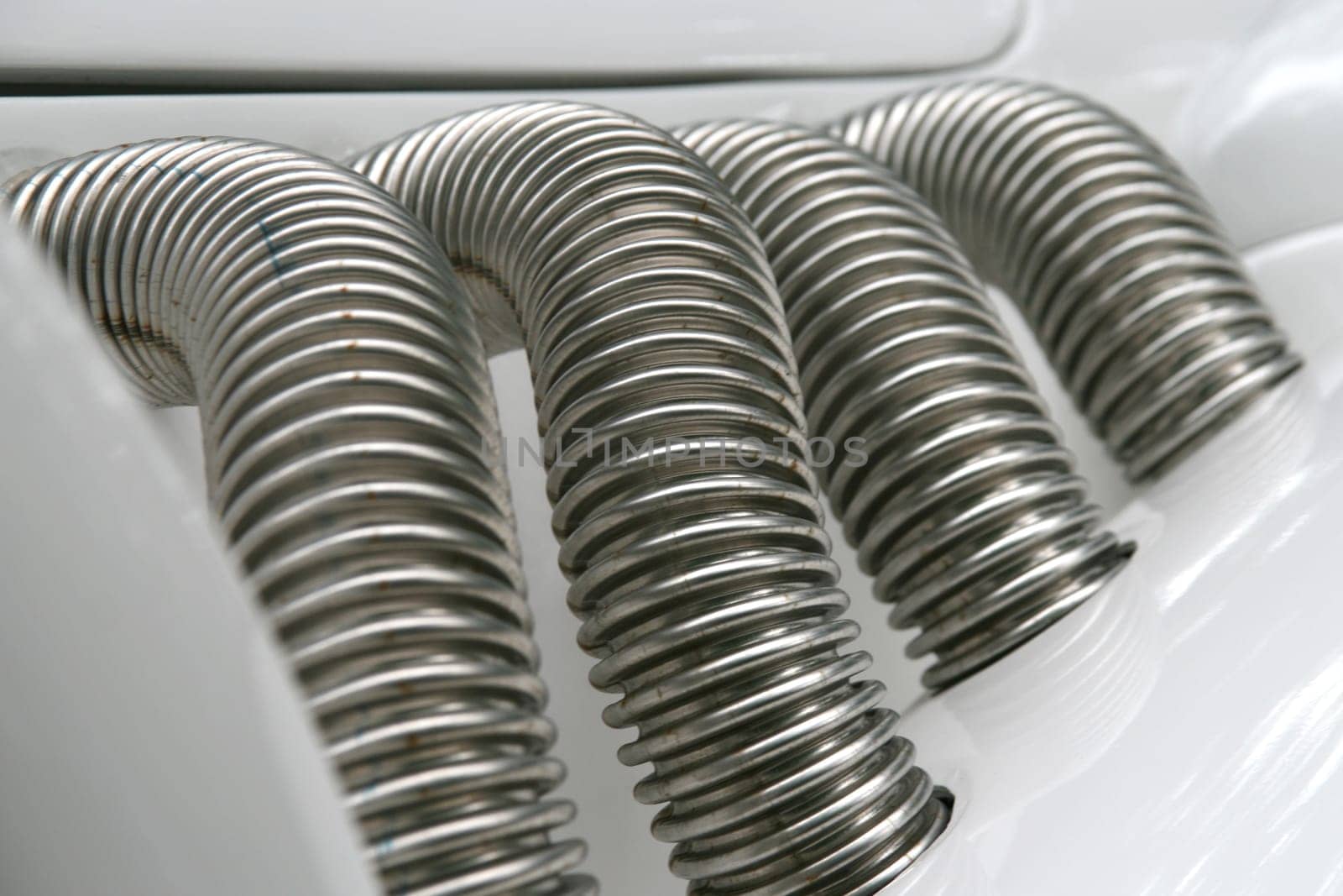 Air supply for eight-cylinder engines