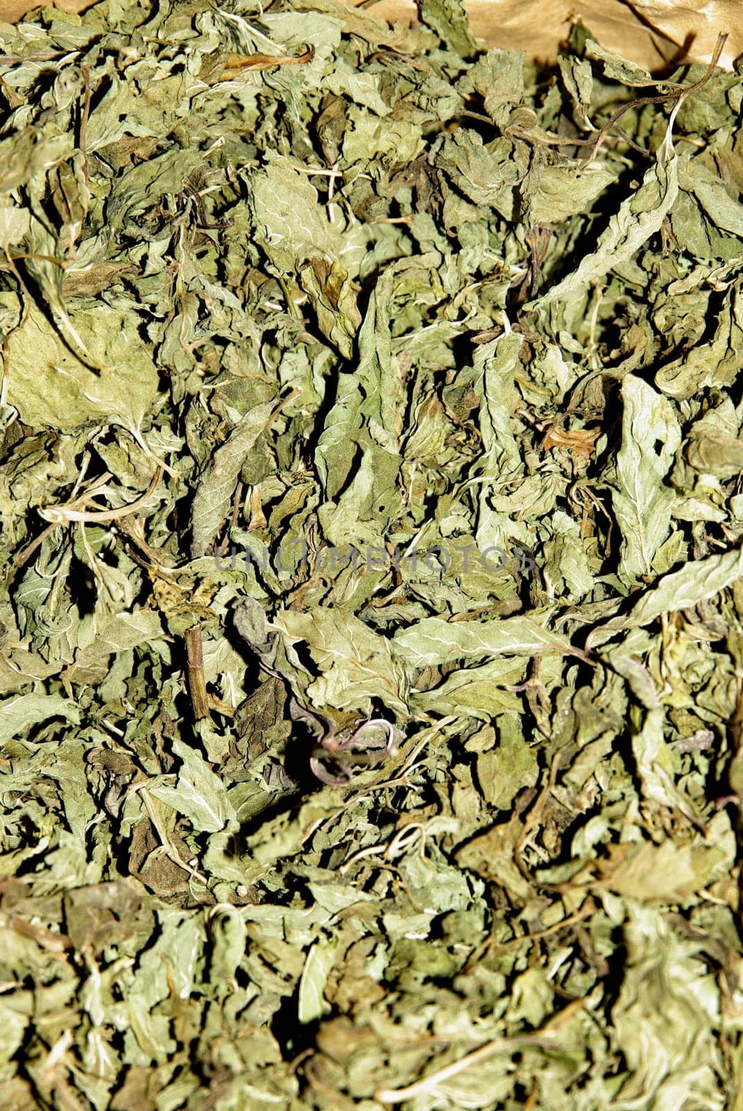 Dried mint leaves