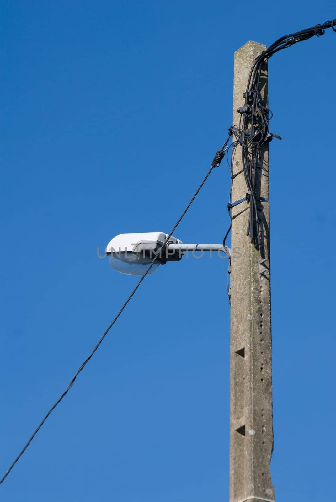 Mast with lamp