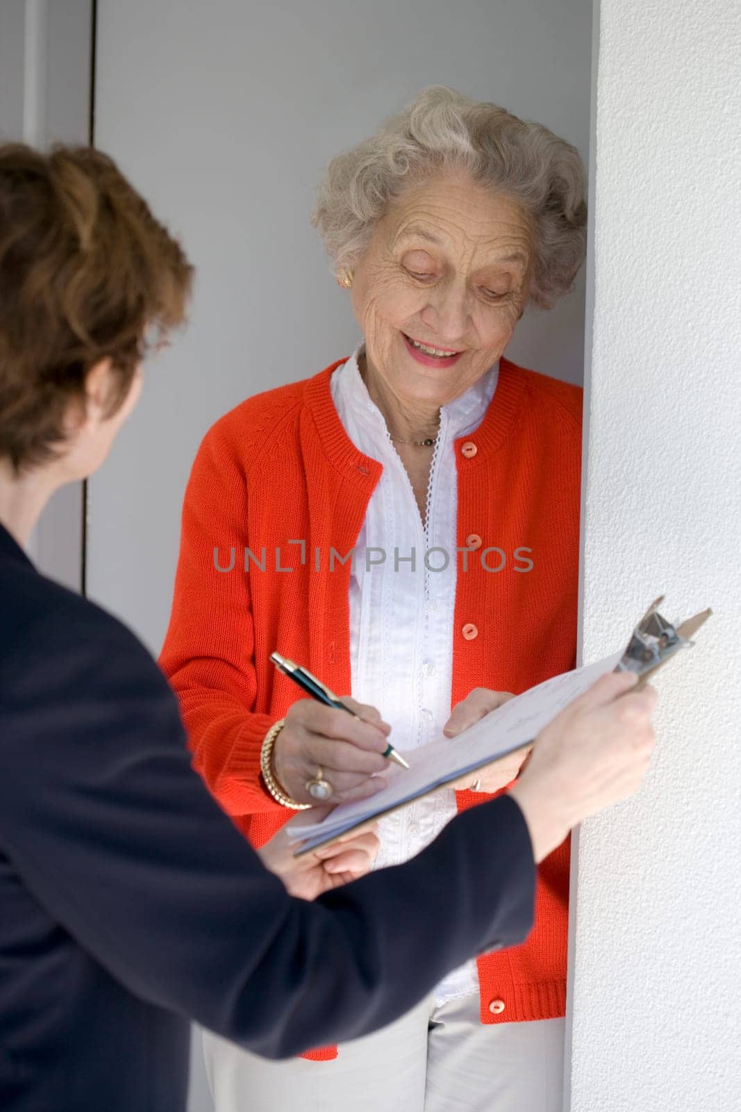 Senior signs a petition