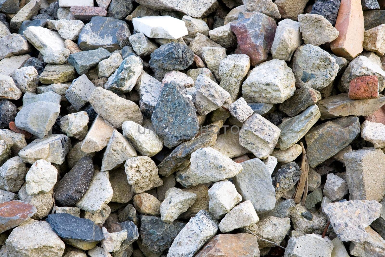 Mixed construction waste with stones