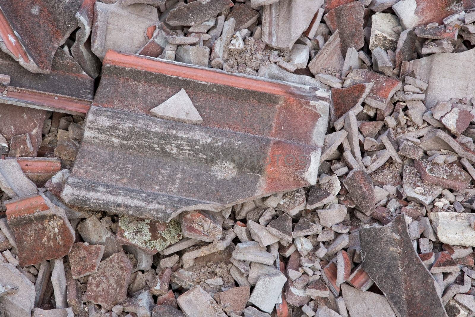 Mixed construction waste with bricks