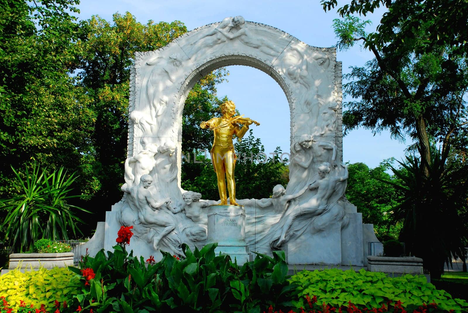 Ostrich monument in Vienna's Stadtpark
