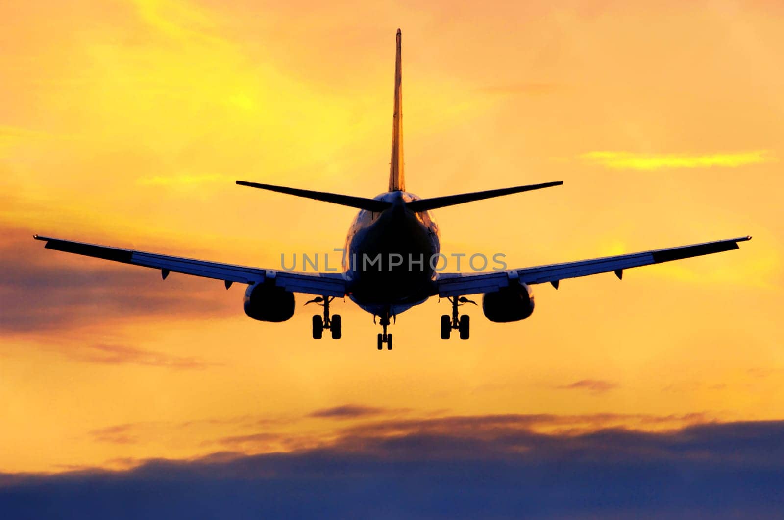 Airplane,Landing,Sunset