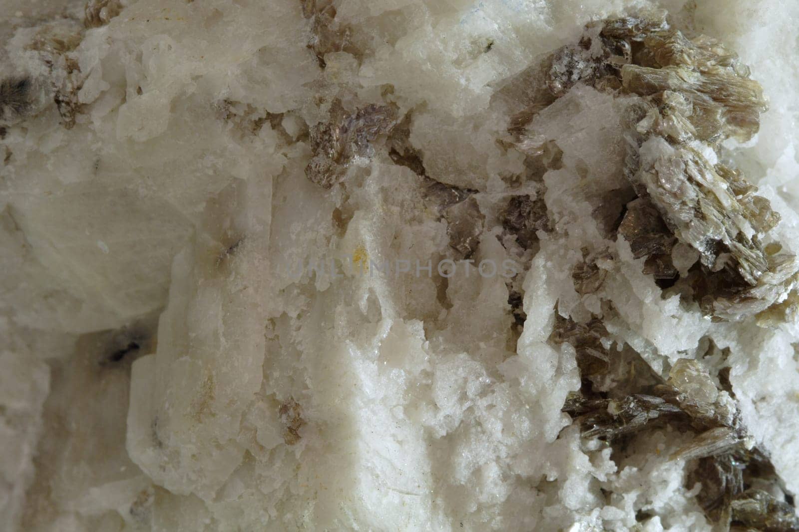 mica-lipidolit crystals
