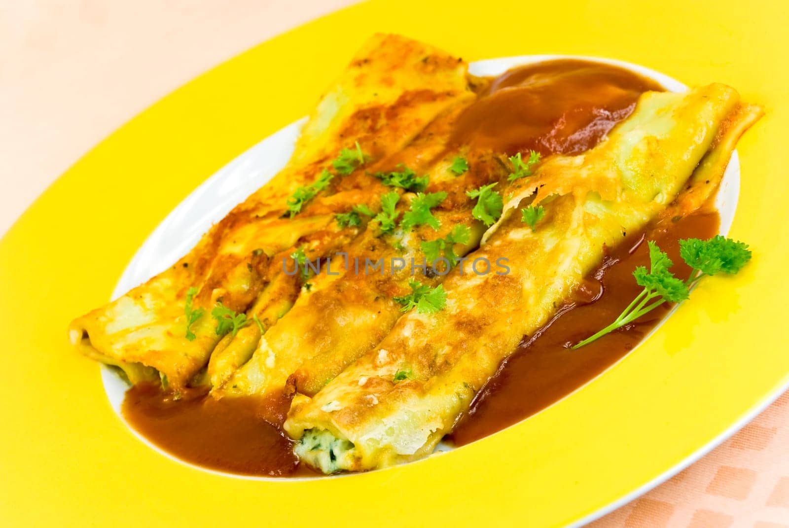 Cannelloni with spinach,cheese