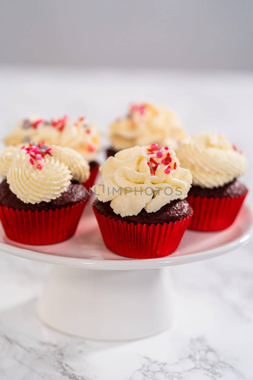 Red Velvet Cupcakes with White Chocolate Ganache Frosting by arinahabich