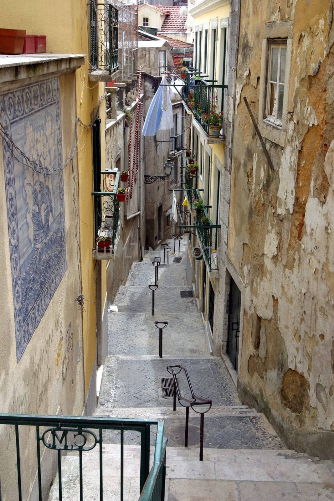 narrow alley in Lisbon
