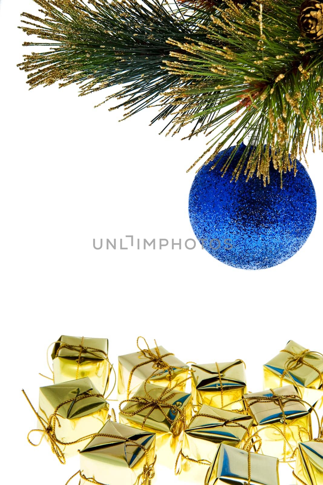 Christmas ball with gift spacker