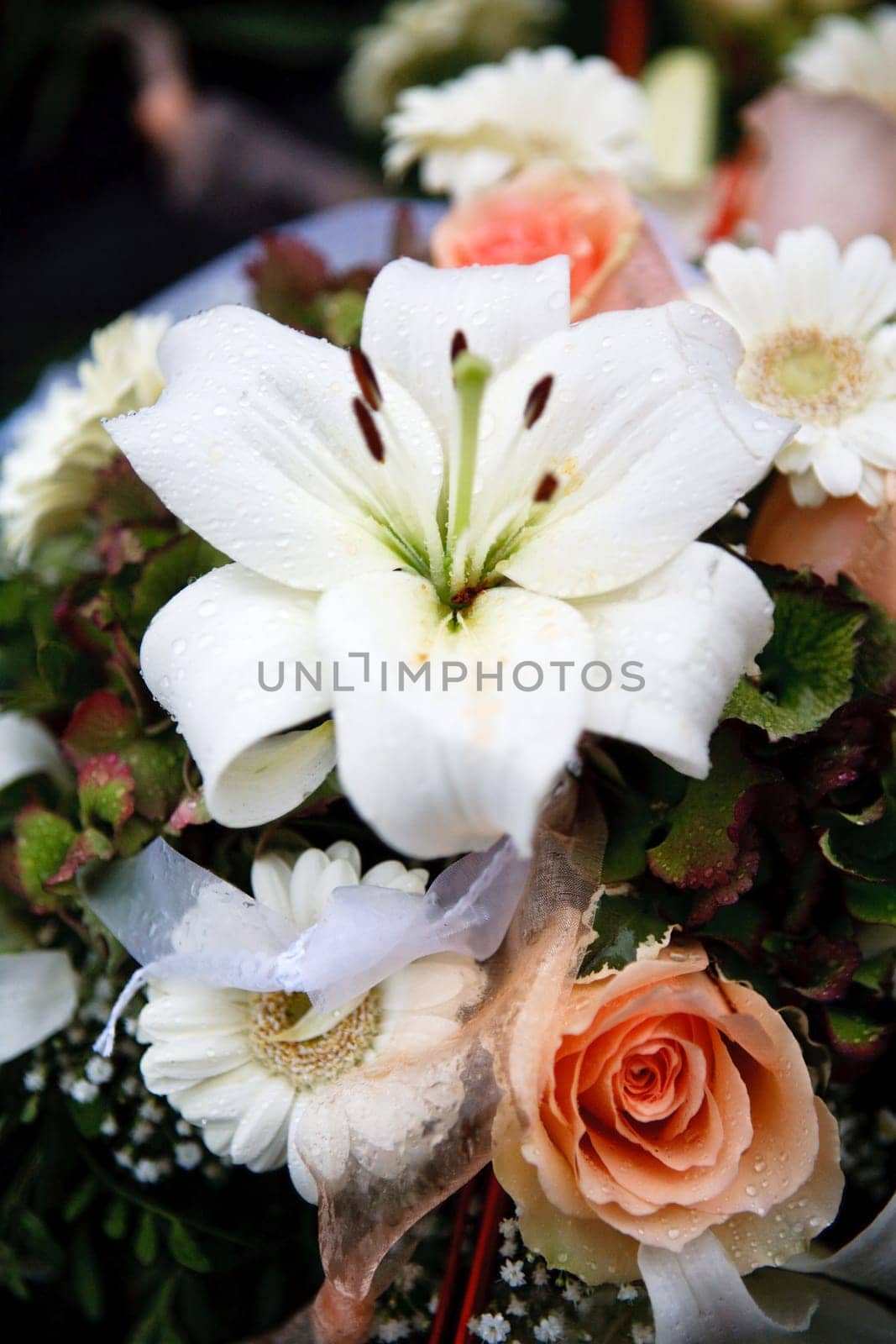 Flower arrangement moist