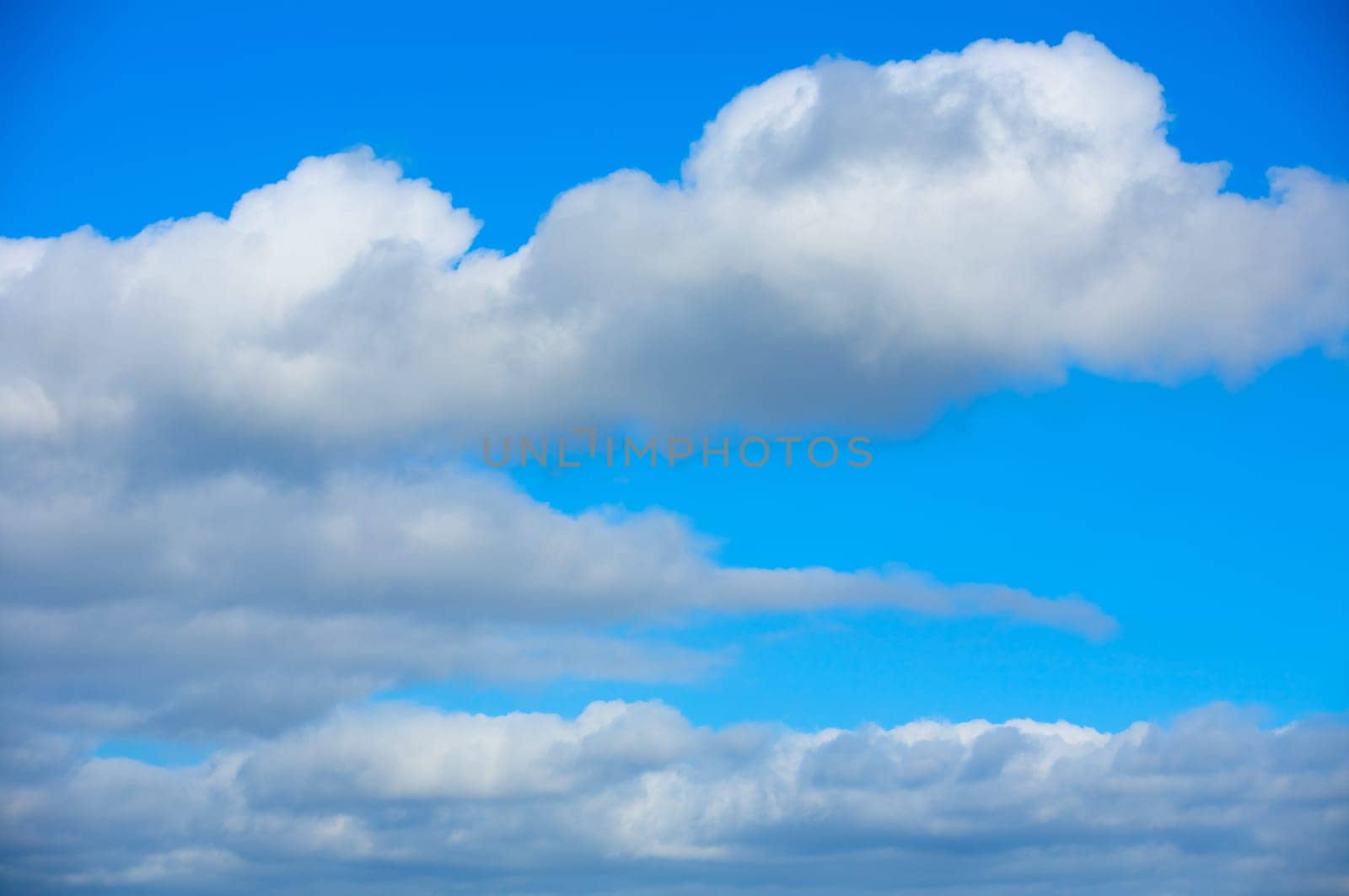 Beautiful sky with many clouds