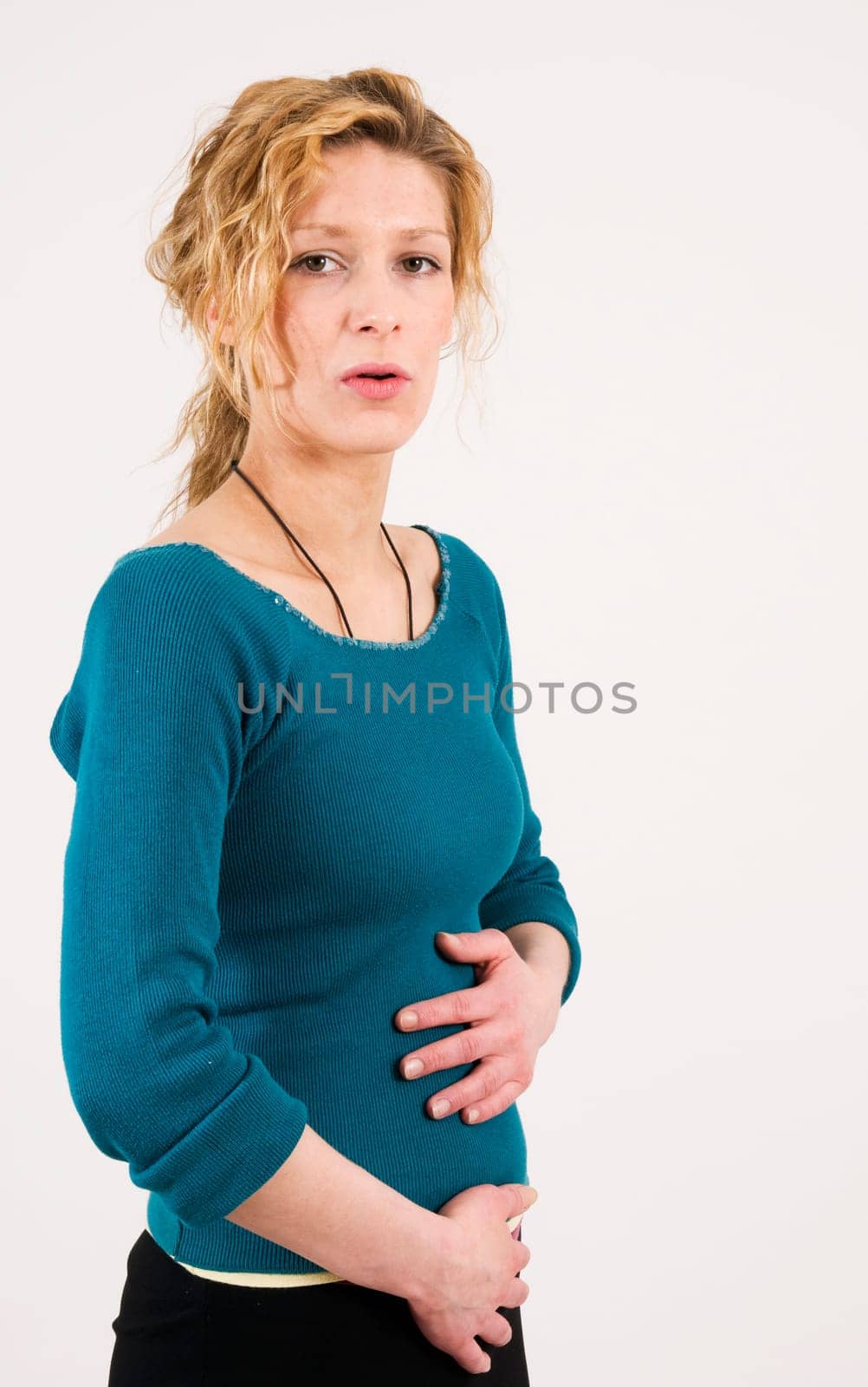 Hands at the belly half lateral