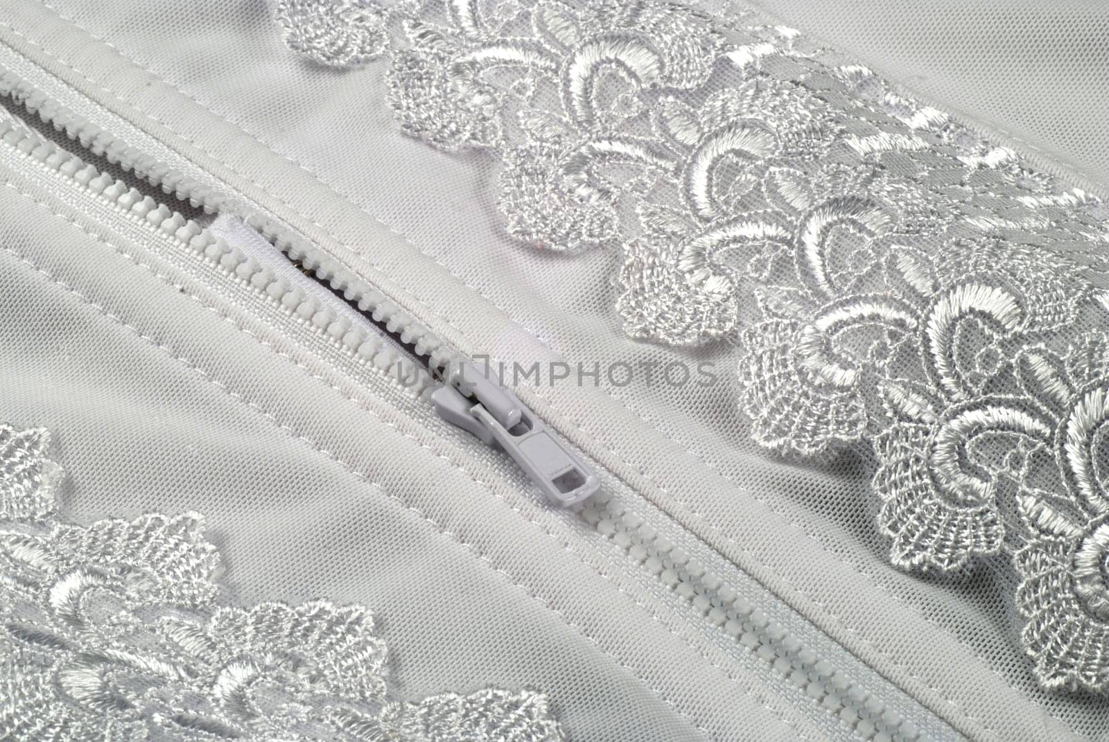 white zipper