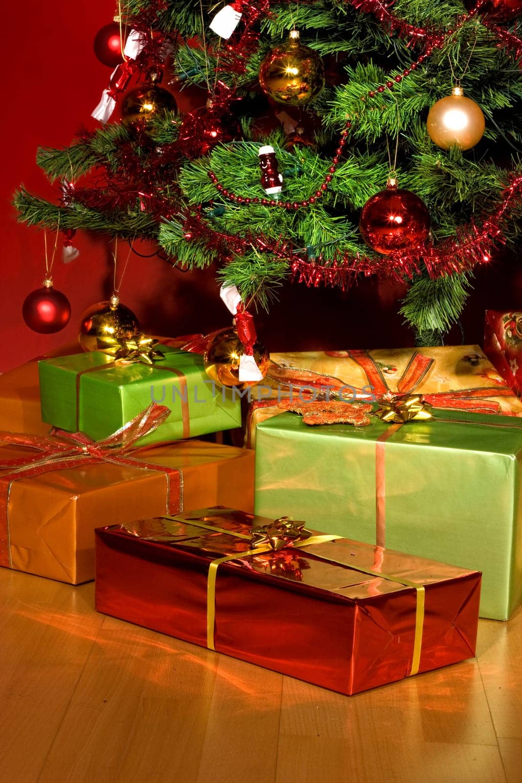 Christmas tree with a star and presents