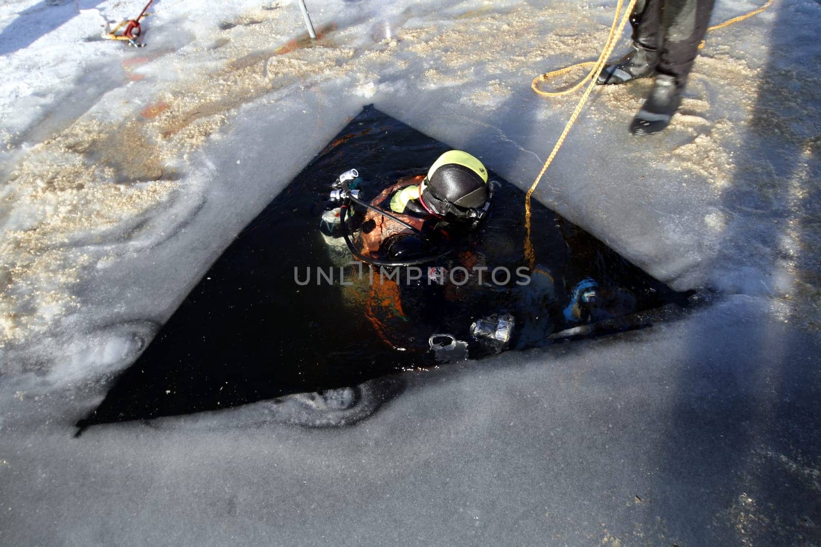 Ice divers at the Steinbach dam